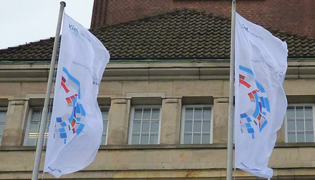 Flaggen am Rathaus von Wissenschafftzukunft